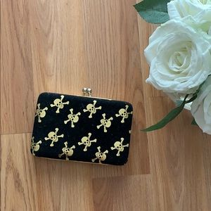 Skulls clutch